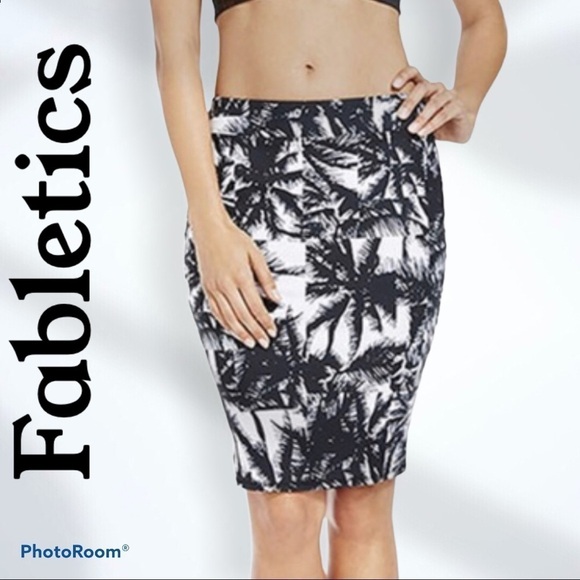 Fabletics black & White "Cora" Skirt. - Picture 1 of 8